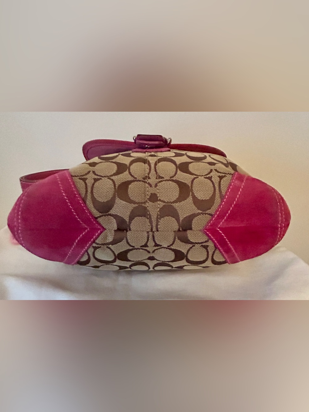 Coach Soho Buckle Shoulder Bag, with Pink Suede corners and trim.  Rare! - Picture 5 of 10